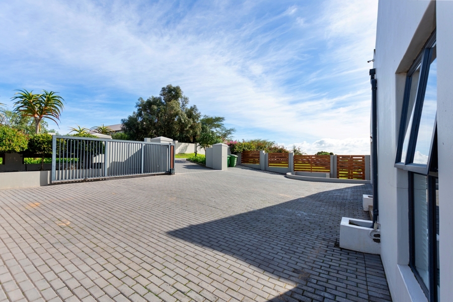 9 Bedroom Property for Sale in Olifantskop Western Cape